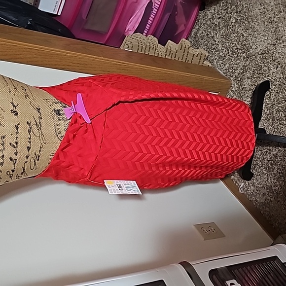 NWT 2xl solid red jacquard lularoe Cassie. Chevron pattern - Picture 3 of 3